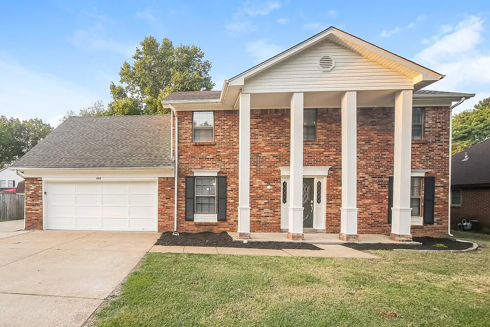 3 bed, 2.5 bath, 2284 sqft, $2,295 — Photo 1