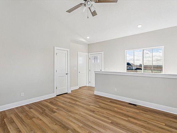 5th image of 1520 E Midway Ct