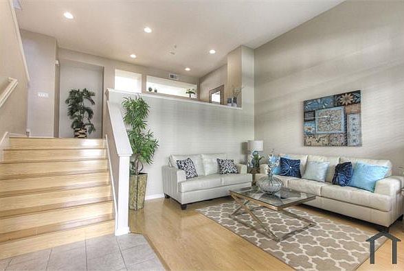 1st image of 371 Destino Cir
