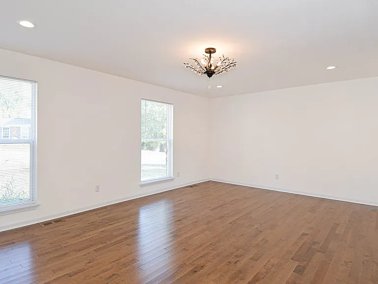 306 Bright Meadows Dr — Photo 4