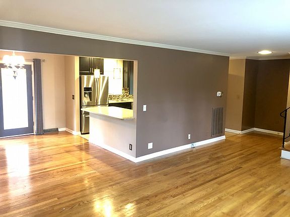 4th image of 202 Donna Gale Dr