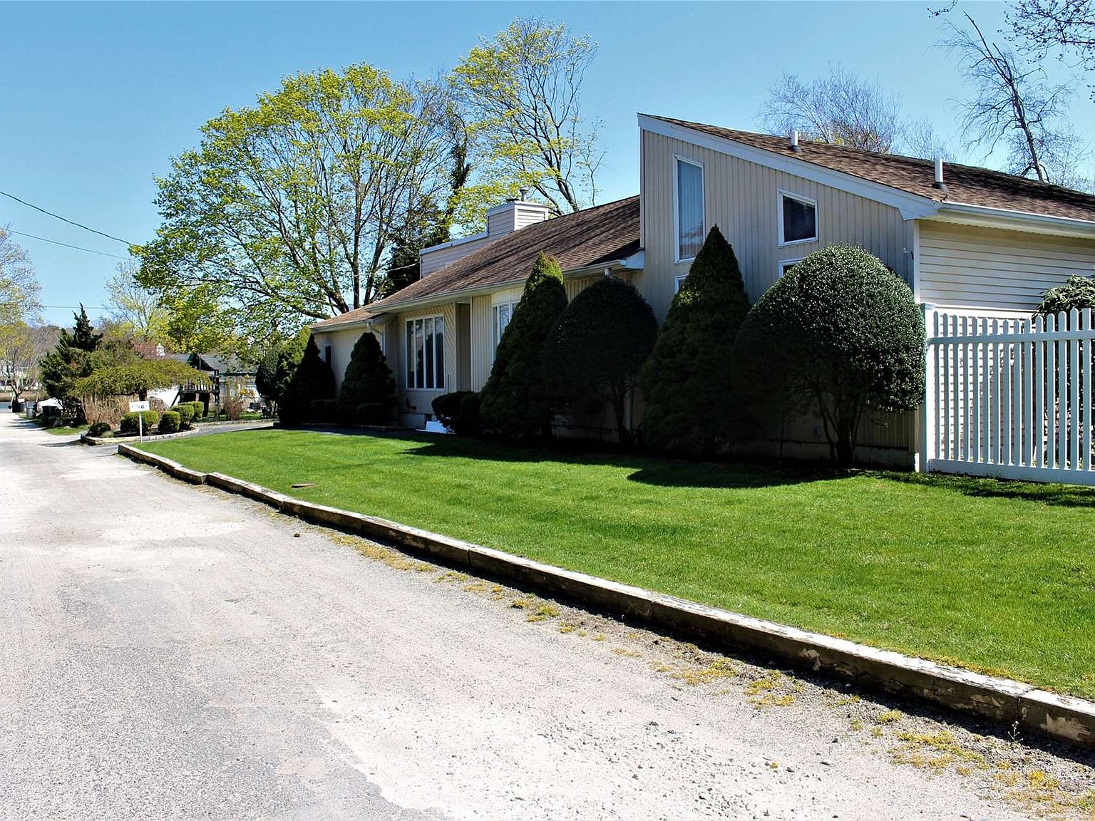 6 Lakeview Place, Center Moriches, NY 11934 Zillow