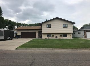 1705 6th Ave NE, Jamestown, ND 58401