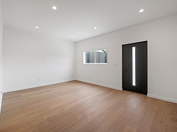 4th image of 8104 Paso Robles Ave