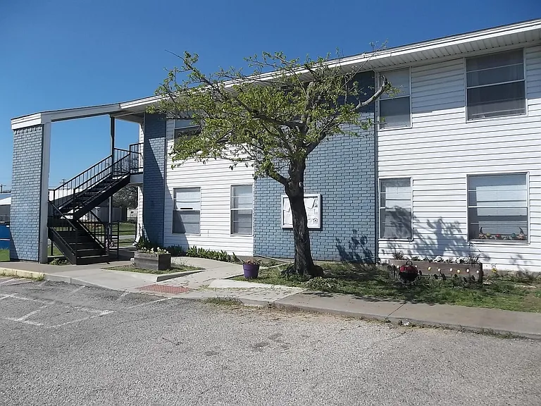 401 E Polk Ave — Photo 1