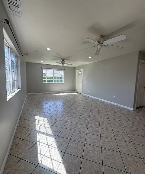 117 N Barbara Ave — Photo 7
