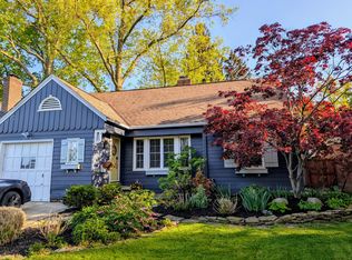 23805 Russell Rd, Bay Village, OH 44140