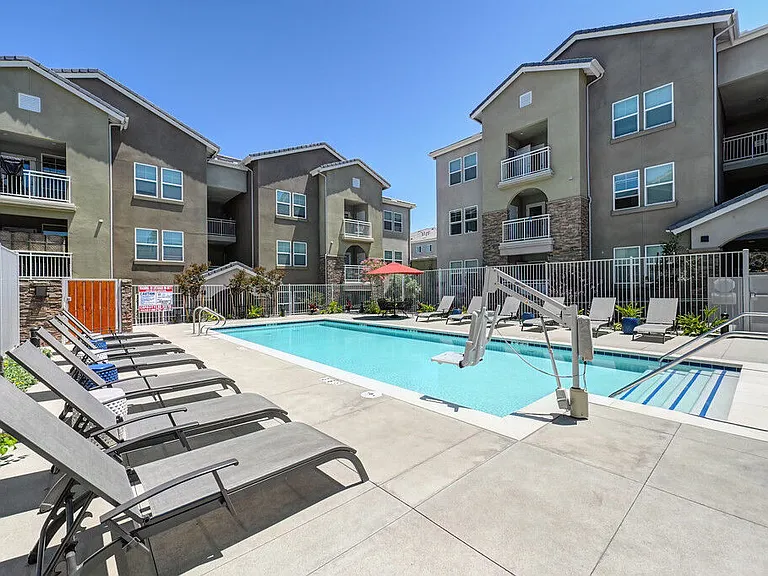 Vela Apartments — Photo 30