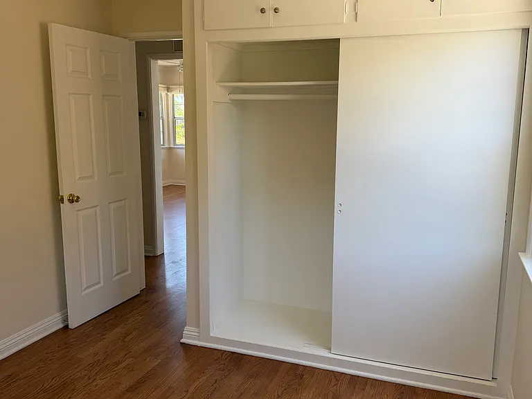 1648 Talmadge St — Photo 8
