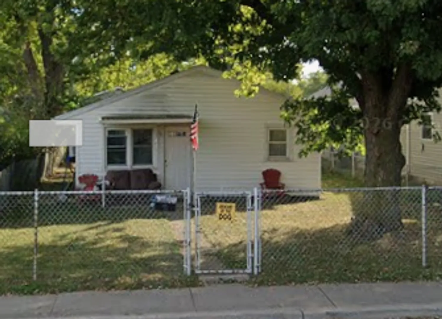 Charming 2-Bedroom Home Near Northwest Park — Photo 1