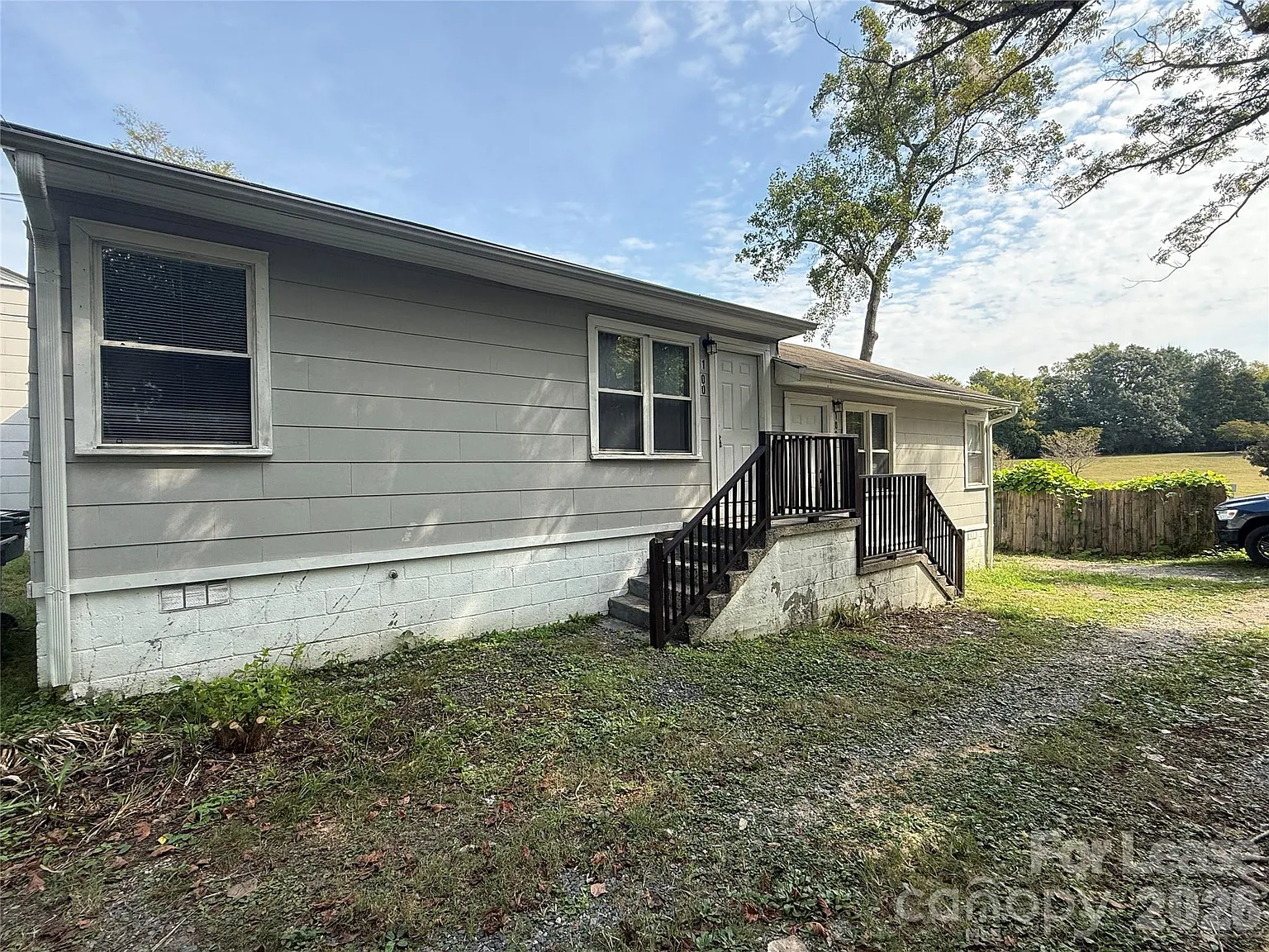 2 bed, 1.0 bath, 680 sqft, $995 — Photo 2