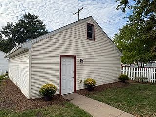 4th image of 1009 Kilburn St