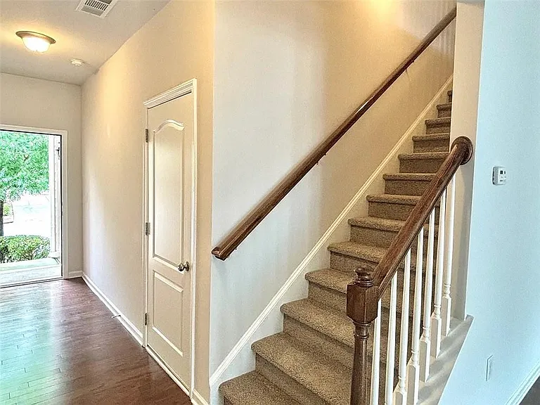 1700 Paxton Dr SW — Photo 3
