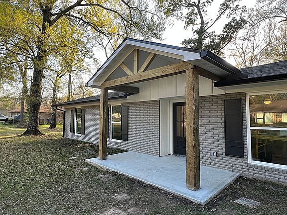 2nd image of 120 N Mayhaw Dr