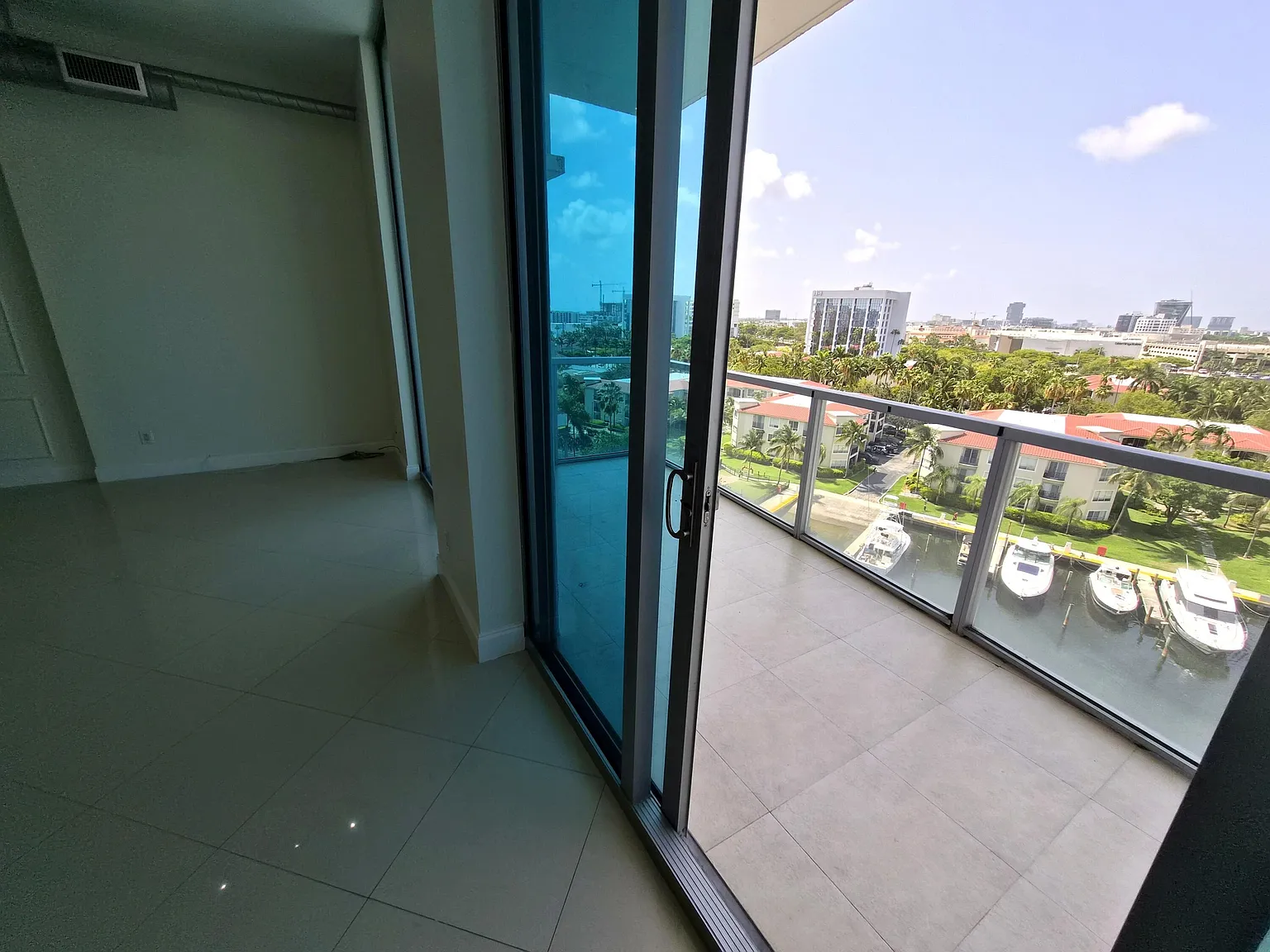 Uptown Marina Lofts Condo — Photo 3