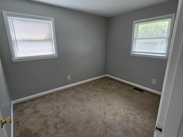 2024 Heather Way — Photo 6