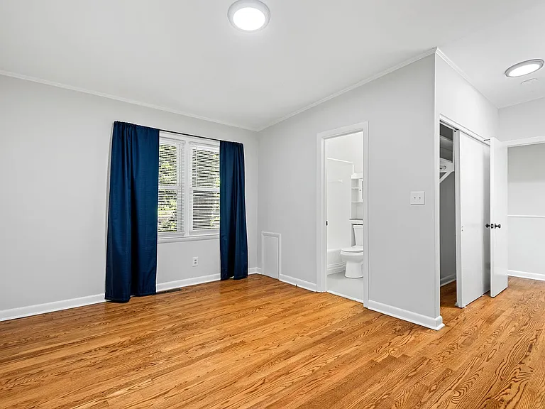 2703 Ashland St — Photo 9
