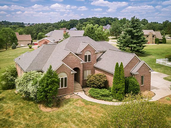 2nd image of 147 Shady Oak Ct