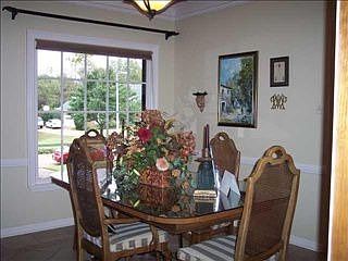 3rd image of 1005 Autumn Oaks Cres