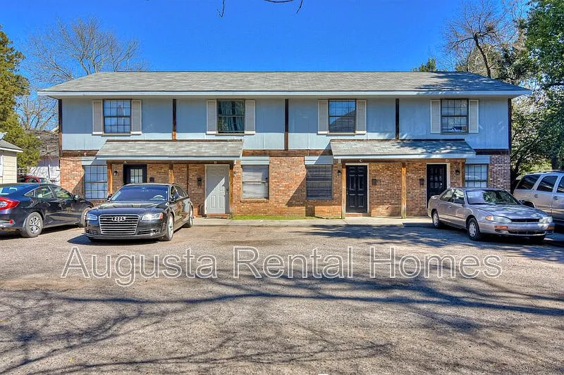 2 bed, 1.5 bath, 960 sqft, $1,040 — Photo 1