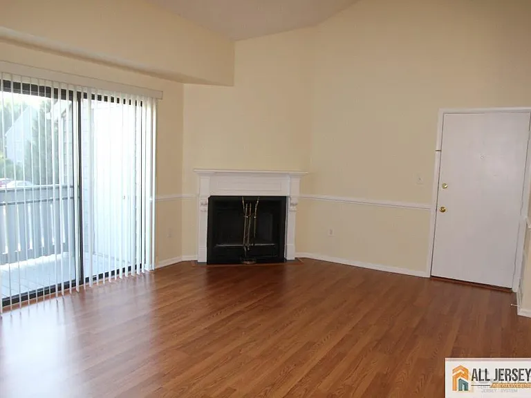 9006 Tamarron Dr — Photo 2