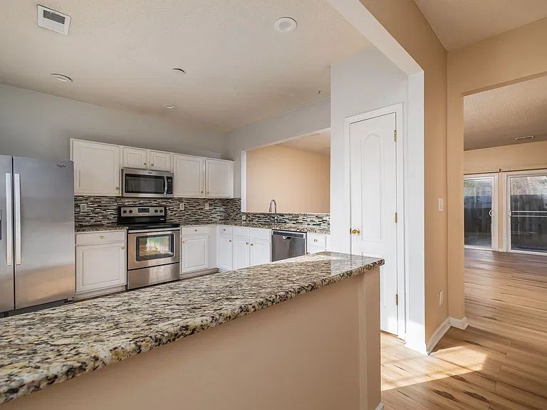 3959 Katherine Way — Photo 4