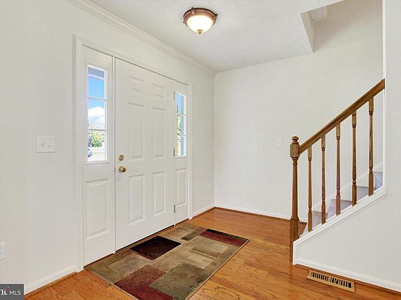 4th image of 8 McCleary Ct