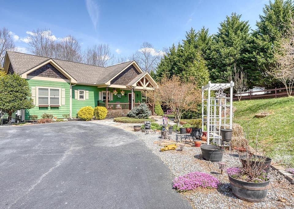 1st image of 2561 Dune Rd