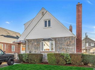 211 Brown St, Mineola, NY 11501