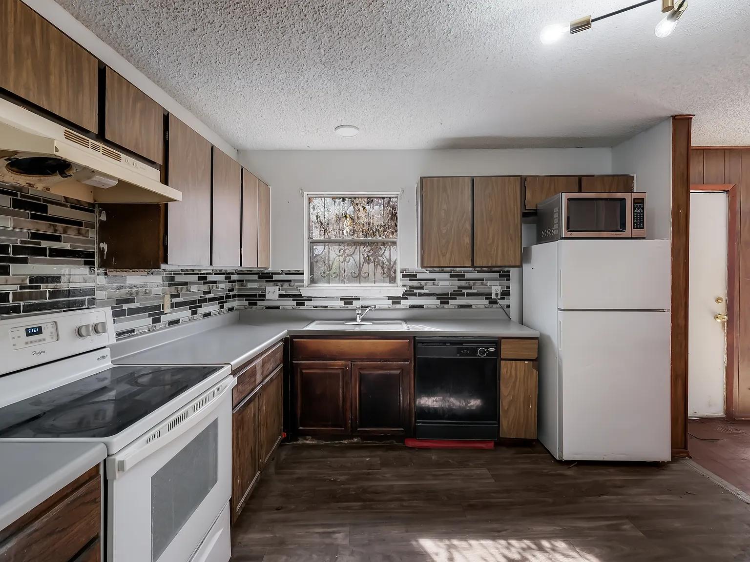 3 bed, 2.5 bath, 1988 sqft, $1,350 — Photo 4