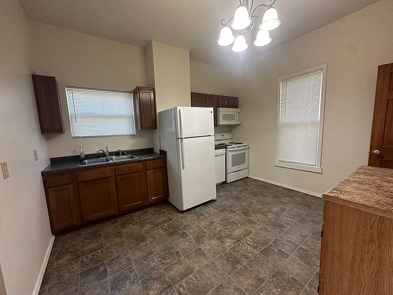1607 N Roosevelt Ave — Photo 5