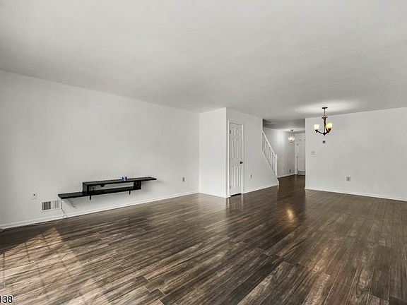 5th image of 21 Balboa Ln