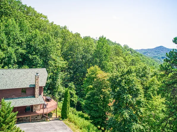 2733 Pine Crest Ln, Sevierville, TN 37862