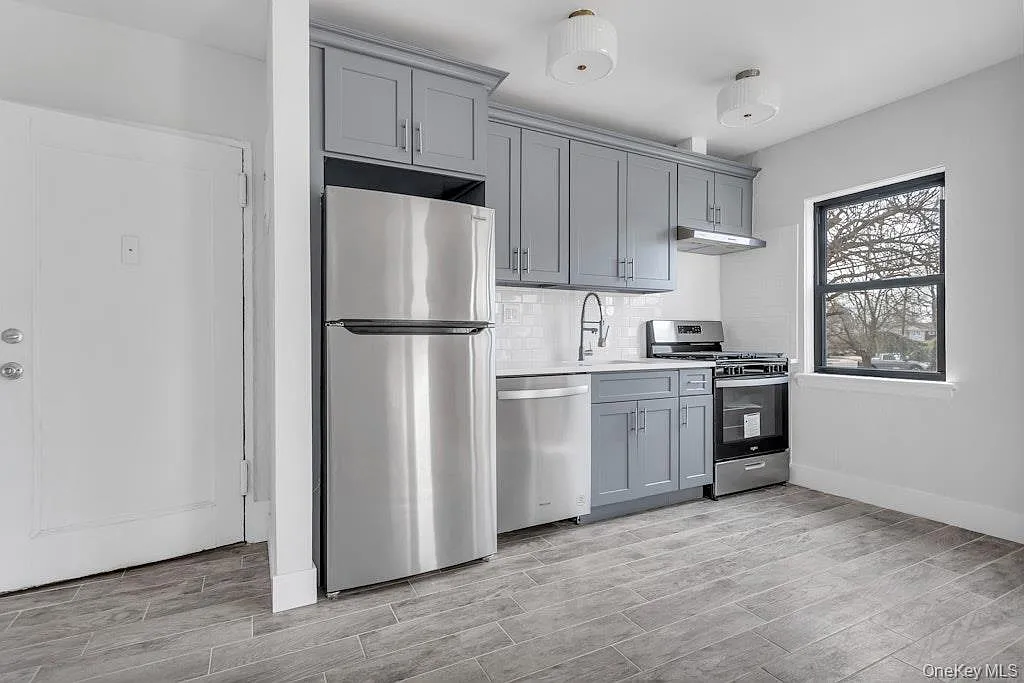 2 bed, 1.0 bath, 1000 sqft, $2,799 — Photo 2