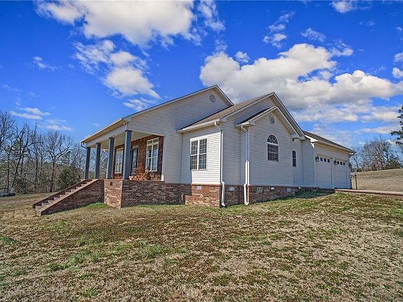 3rd image of 100 White Oak Mountain Rd