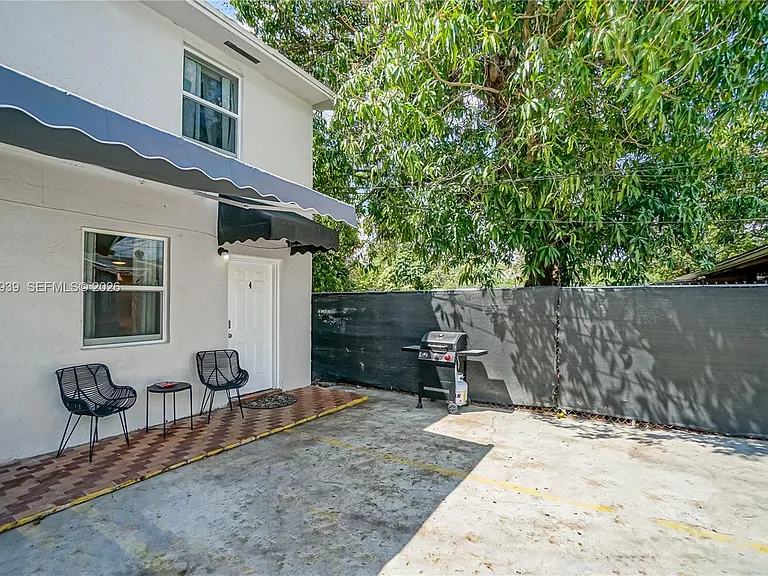 168 NW 32nd St #6 — Photo 10