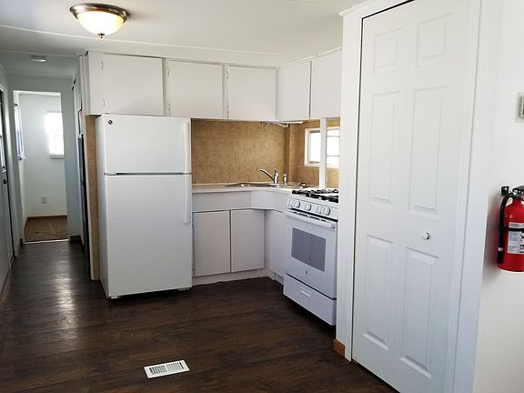 3rd image of 1049 Candace Ln #71