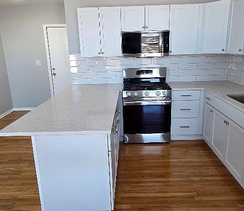 3rd image of 3001 S Princeton Ave #3N