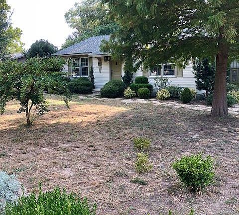 2nd image of 1015 Kings Ln
