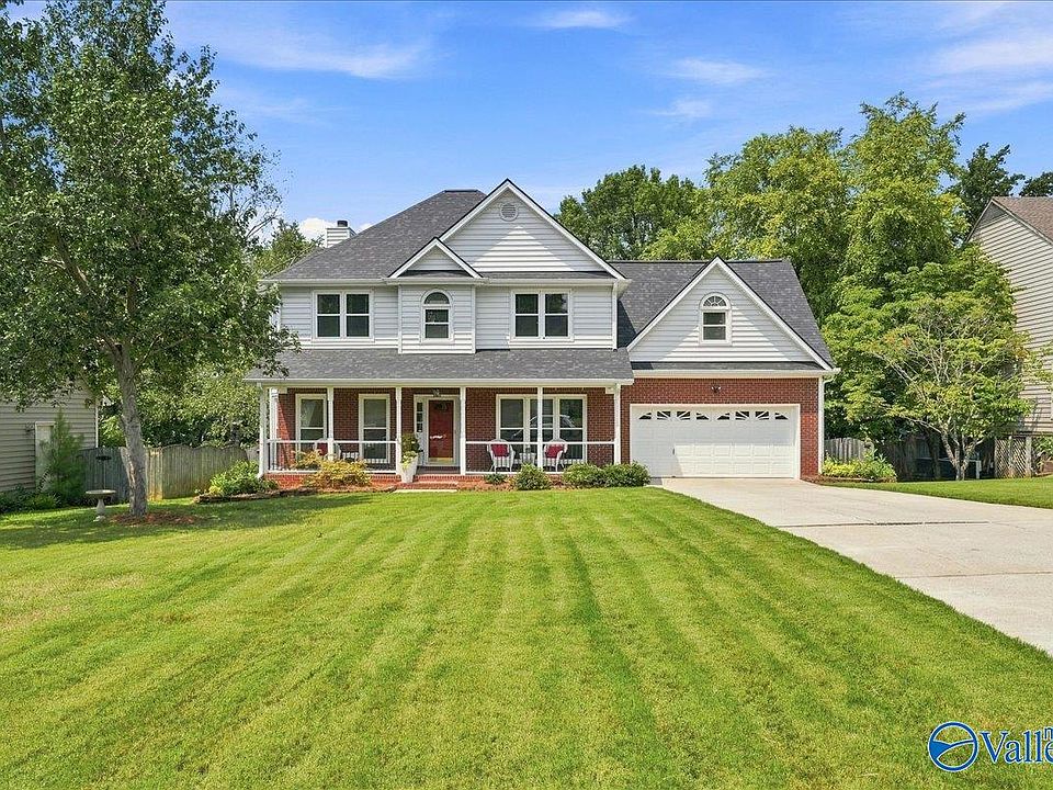 1st image of 135 Pebble Brook Cir