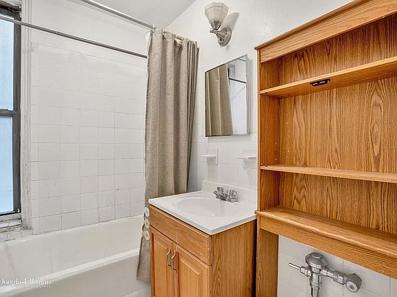 4th image of 939 Sterling Pl APT 4A
