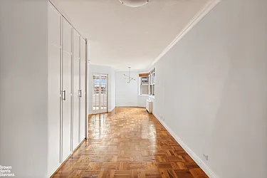 300 East 40th Street, #4D