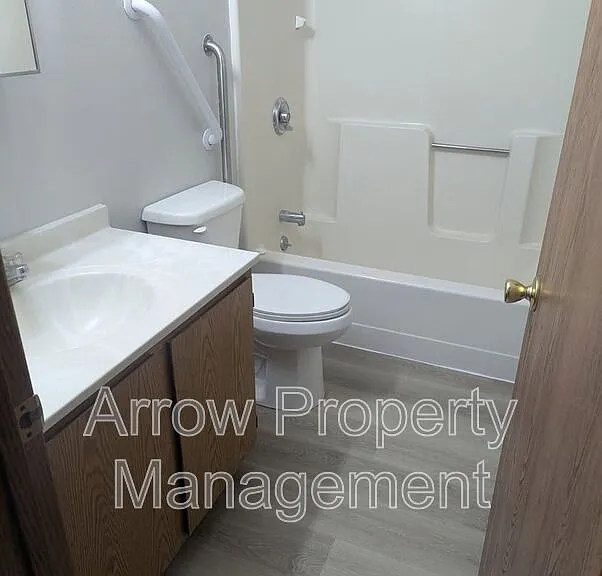 305 N East St #3 — Photo 5