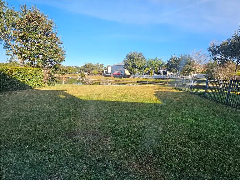 1881 Strathmore Cir — Photo 16