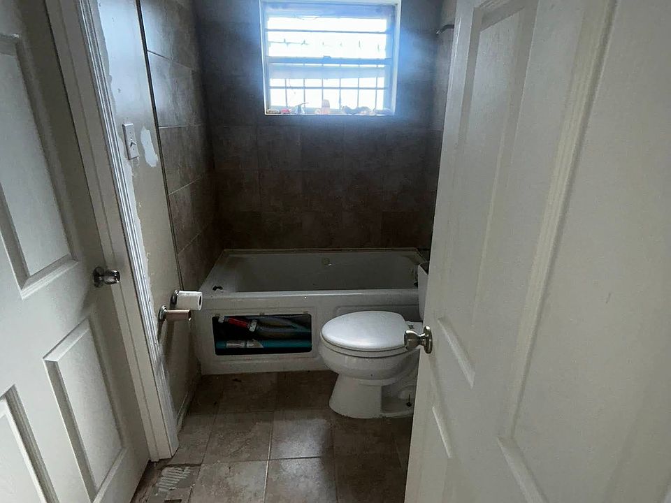 2nd image of 10068 Royal Dr