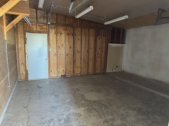 3rd image of 4517 44th St