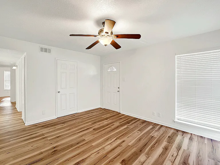 343 Blaze Ave — Photo 5