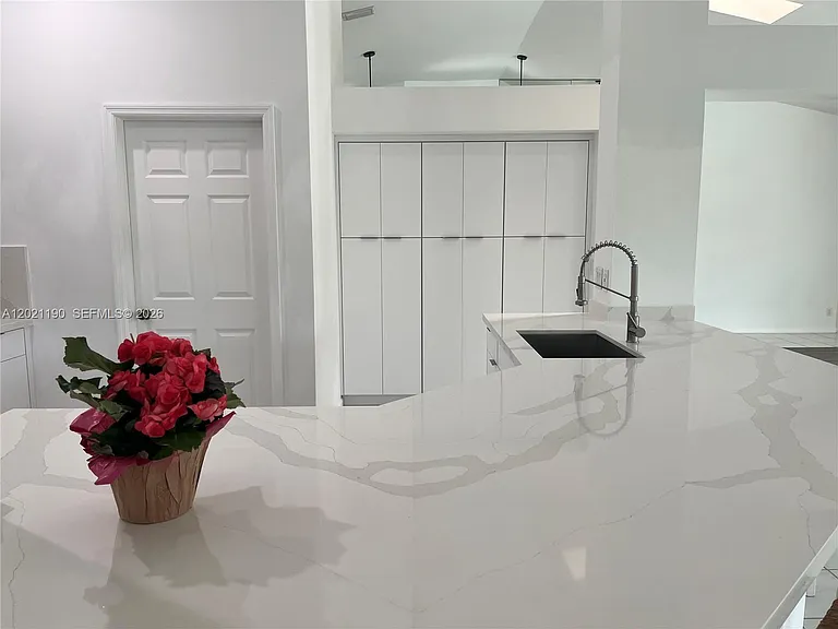 814 Heron Rd — Photo 17