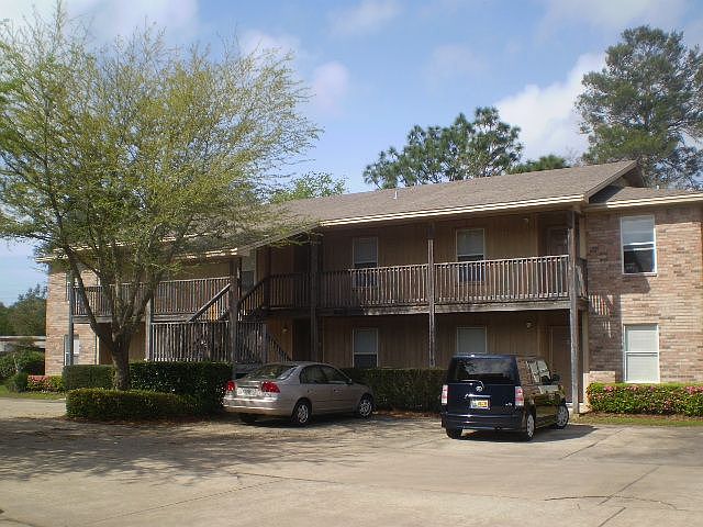 1st image of 895 Silverwood Dr