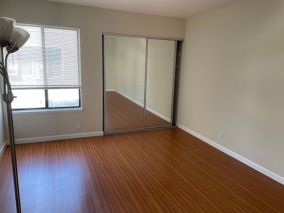 5th image of 978 La Barbera Dr